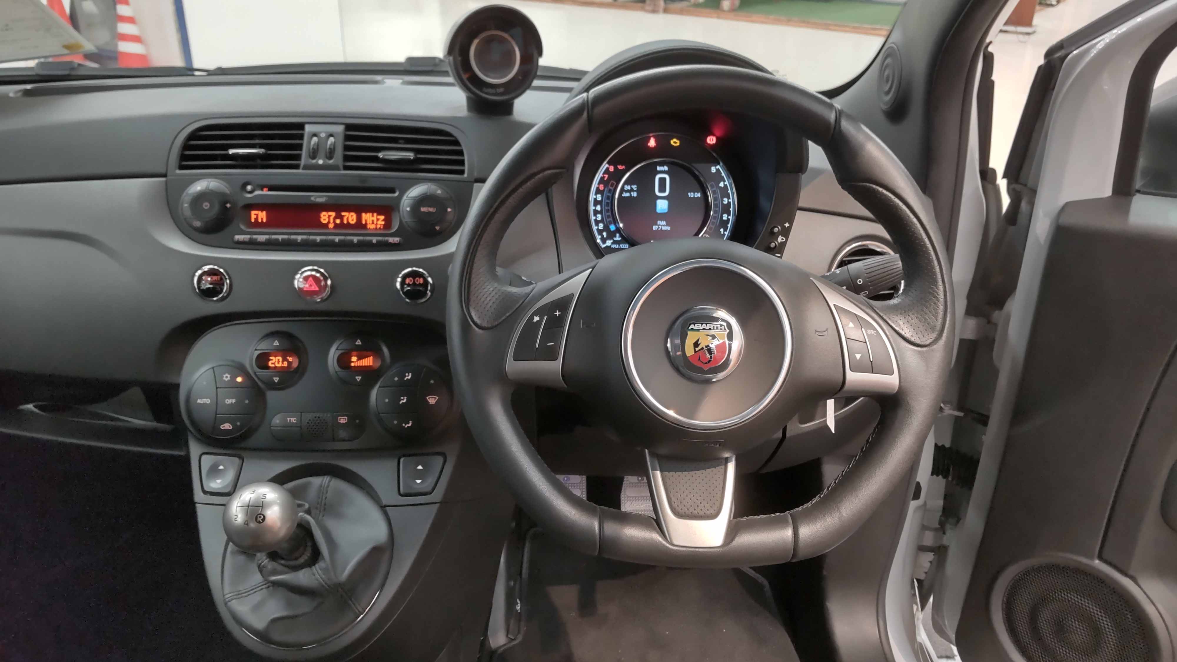 Auto Planet アバルト Abarth 595 Competizione が入りました Auto Planet